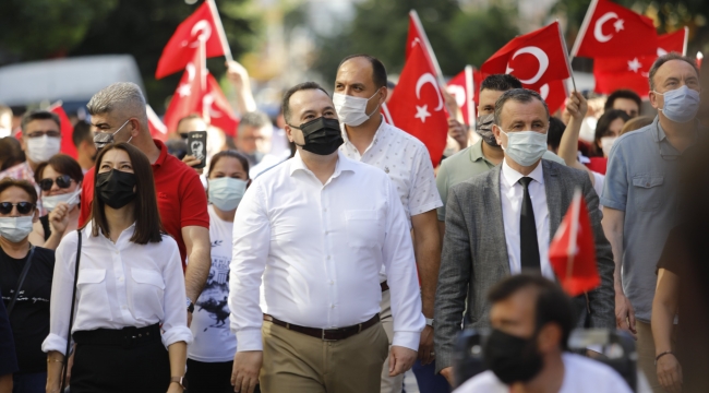  Binlerce vatandaş Ataya saygı yürüyüşünde buluştu 