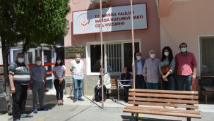 CHP'li Gürtunca ve ADD başkanı Kopal'dan huzur evi ziyaret