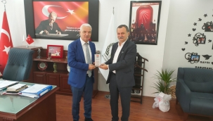 İl başkanından belediye başkanına başarı plaketi