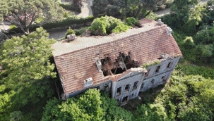 Definecilere terk edilen tarihi köşk yıkılıyor