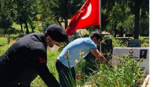 Demirci'de jandarma şehit ve gazilerin mezarlarını temizledi