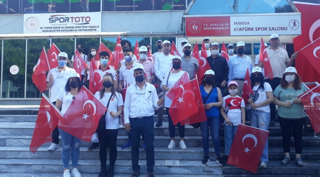 İyi Parti,19 mayısda şapka ve bayrak dağıttı