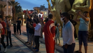 Roman vatandaşlar sokağa döküldü