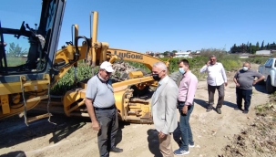 Saruhanlı'da arazi yollarında ıslah çalışması başladı