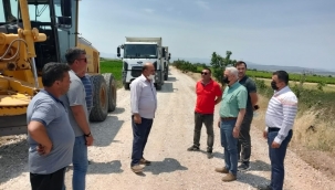 Saruhanlıda belediye arazi yollarında 4 grayder,10 kamyonla hizmet 