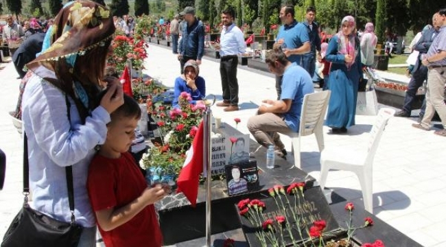 Soma'da acılar tazelendi,gözyaşları sel oldu