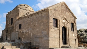 Taş oyma, kızlar manastırı ziyaretçilerini bekliyor