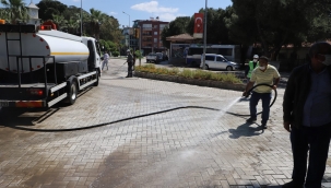 Turgutlu'da Atatürk bulvarı köpüklü suyla temizlendi