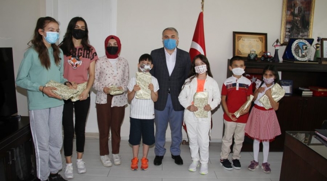 Yarışmada dereceye giren öğrenciler ödüllerini aldı
