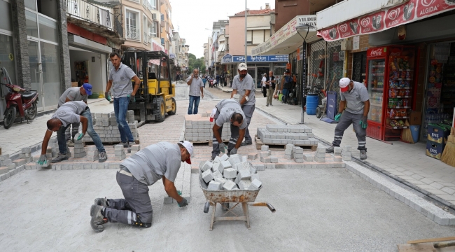 Akhisar belediyesi sokakları parke taşla yeniliyor