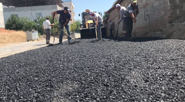 Akhisar'ın dört bir yanında satı kaplama ve asfaltlama sürüyor