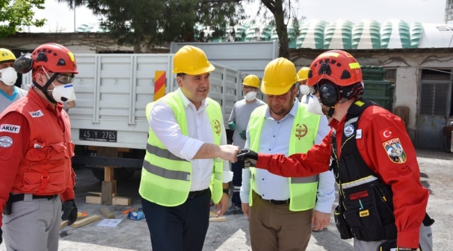 Akhisar'ın ilk arama kurtarma ekibi sertifikalarını aldı