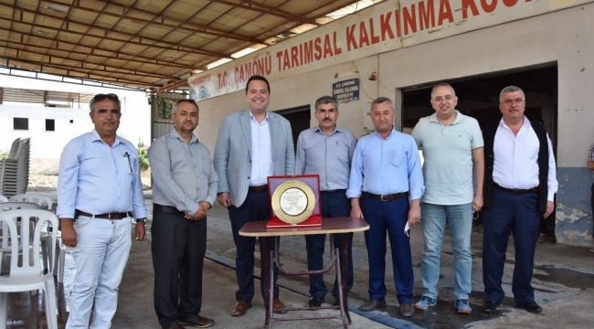 Başkan Dutlulu'ya Çamönü halkından plaket