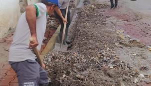 Başkan vatandaş el-ele Büyükbelen'de yaralar sarılıyor