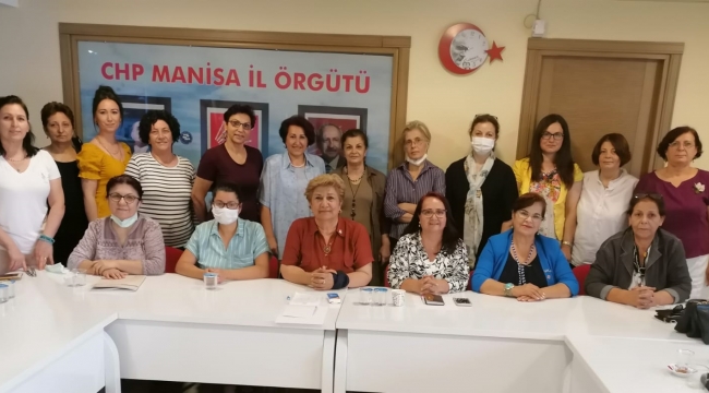 CHP'li İlçe kadın kolları Uysal başkanlığında Manisa'da toplandı