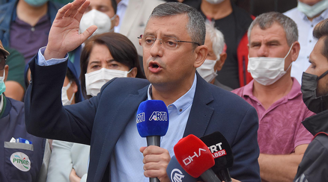 CHP'li Özel gözyaşlarını tutamadı