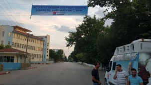 CHP'ller Turgutlu'da çiftçiler yeniden milletin efendisi afişi astı