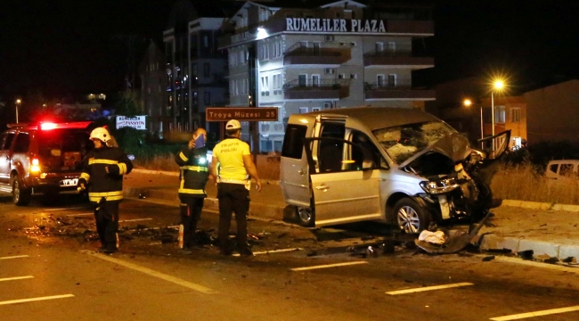Feci kazada bir polis,bir astsubay yaşamını yitirdi