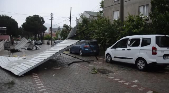Fırtına ve yağış Demirci'de yaşamı felç etti bir kişi yaralandı