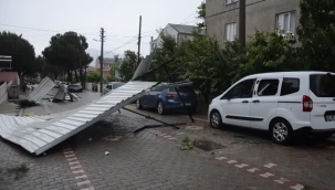 Fırtına ve yağış Demirci'de yaşamı felç etti bir kişi yaralandı