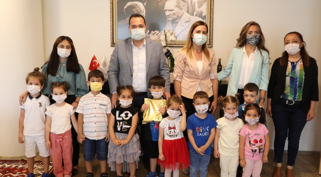 Minikler başkan Dutlulu'nun babalar gününü kutladı