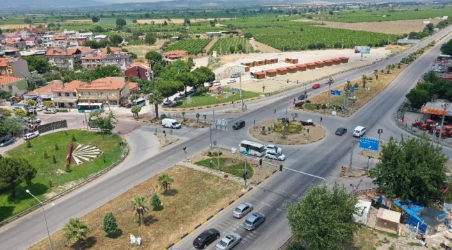 Saruhanlı'da kavşakta peyzaj düzenlemesi 
