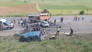 Sivas'ta kaza 9 kişi yaşamını yitirdi