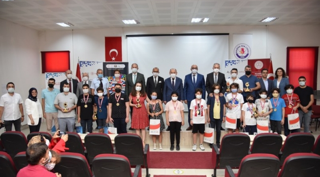 Vali Karadeniz "kendin yap atölyesi"ni açtı.