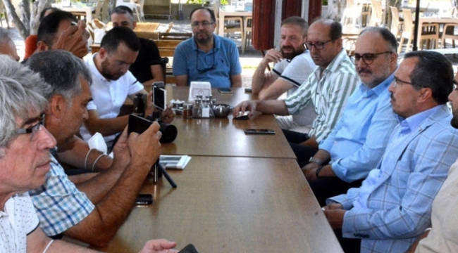 AKP'li Tüzün gazetecilerin bayramını kutladı