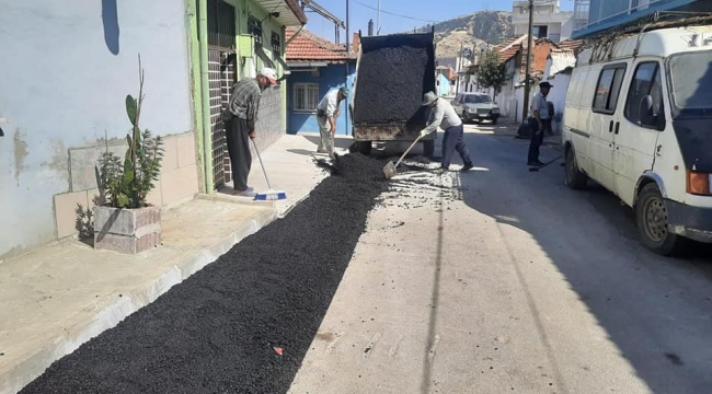Alaşehir'de bozuk yollar asfaltlanıyor