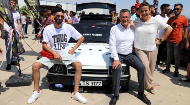Alaşehir'liler klasik modifiye araç fuarında buluştu