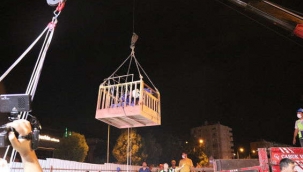 Aracıyla metro çukuruna düştü