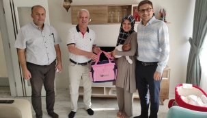 Ayaz ve Eda bebeği hediyeleri başkan Bilgin'den