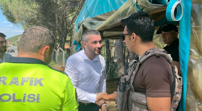 Başkan Akan bayramda sıkmadık el bırakmadı