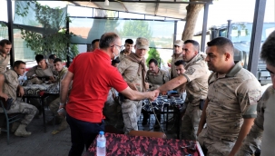 Başkan Akın'dan arama ekiplerine moral ziyareti