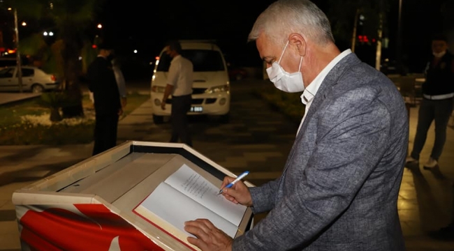 Başkan Bilgin anı defterine duygularını yazdı