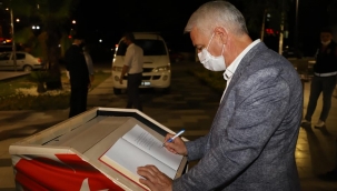 Başkan Bilgin anı defterine duygularını yazdı