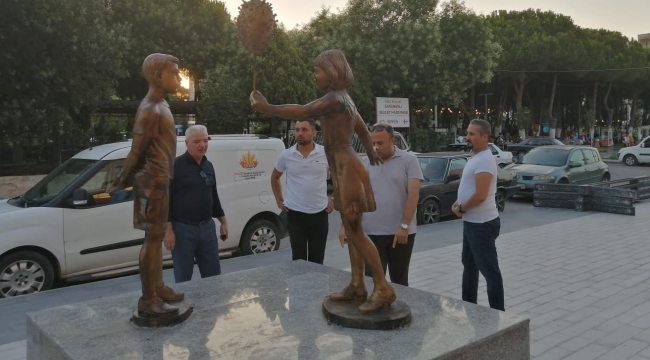 Başkan Bilgin sağlıkçı anıtı inceledi