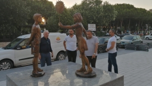 Başkan Bilgin sağlıkçı anıtı inceledi