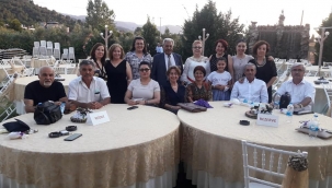 CHP'li kadınlar Güler'i mutlu gününde yalnız bırakmadı