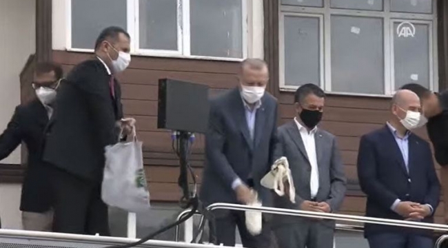 Erdoğan sel bölgesinde vatandaşlara çay dağıttı