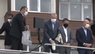 Erdoğan sel bölgesinde vatandaşlara çay dağıttı