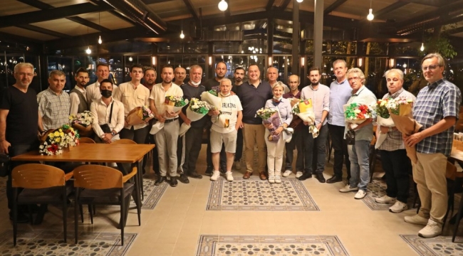 Gazetecilerle buluşan Dutlulu''Akhisara hizmet gelmesini engelleyen insanlar var''