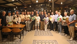 Gazetecilerle buluşan Dutlulu''Akhisara hizmet gelmesini engelleyen insanlar var''