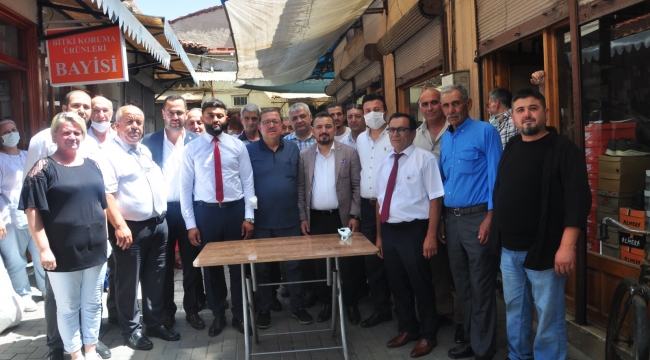 İYİ Parti Kula'da esnaf ziyaretinde 