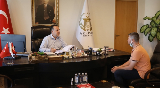 Kitabını bağışladı