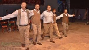 Tiyatro severler Aziz Nesin Kabare'yi izlemeye koştu