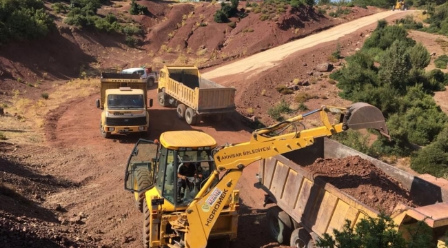 Akhisar'da 4 mahallenin ,arazi yolları malzemeli bakım onarımı tamamlandı