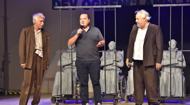 Akhisar'lılar "Adalet Sizsiniz"i izledi