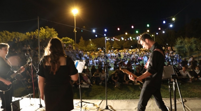 Akhisarlılar müziğe doydu